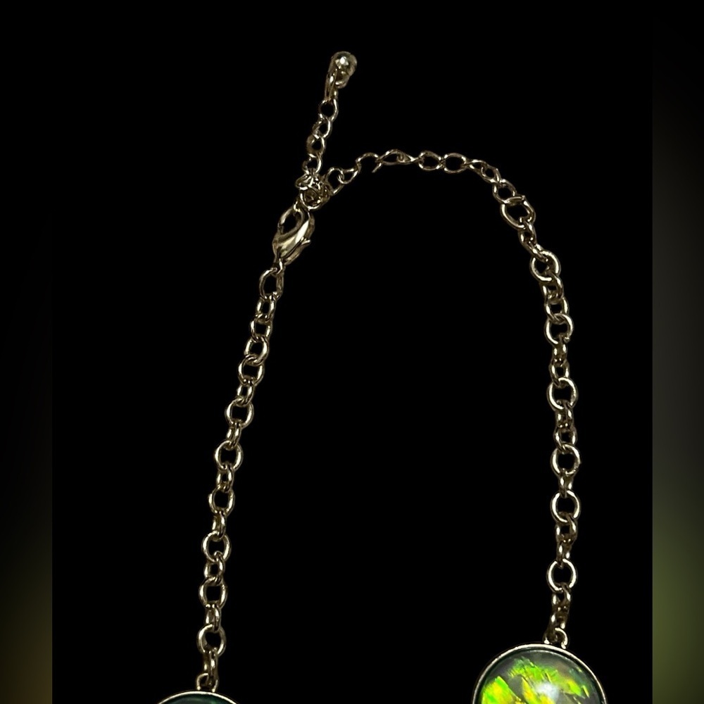 Gorgeous Lime Green Jewel Necklace - Picture 3 of 3